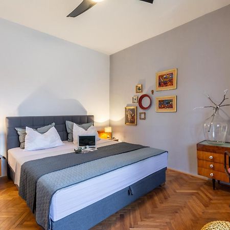 Apartment Lota With Heated Pool On Top Location Supetar Exterior photo