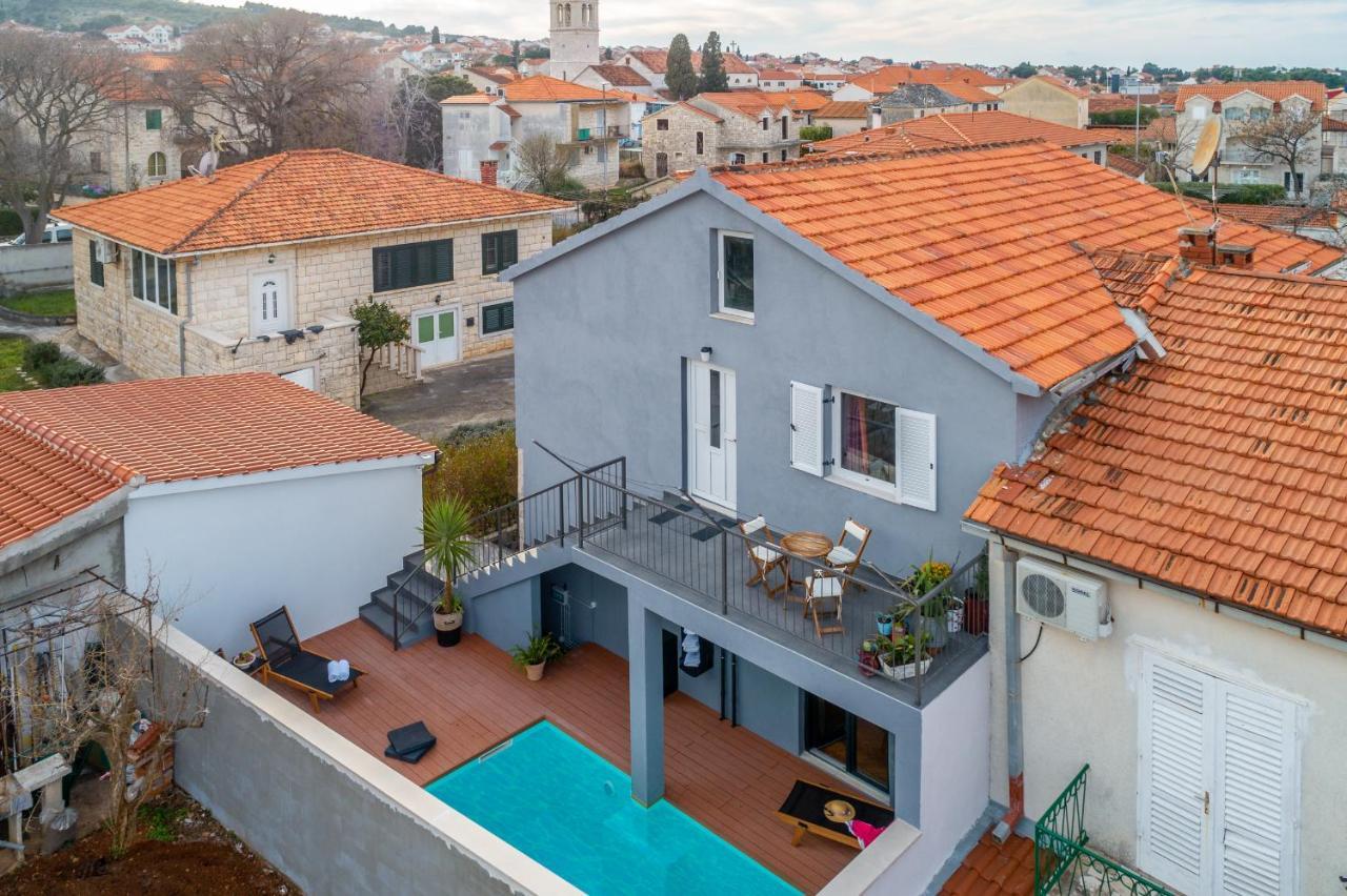 Apartment Lota With Heated Pool On Top Location Supetar Exterior photo