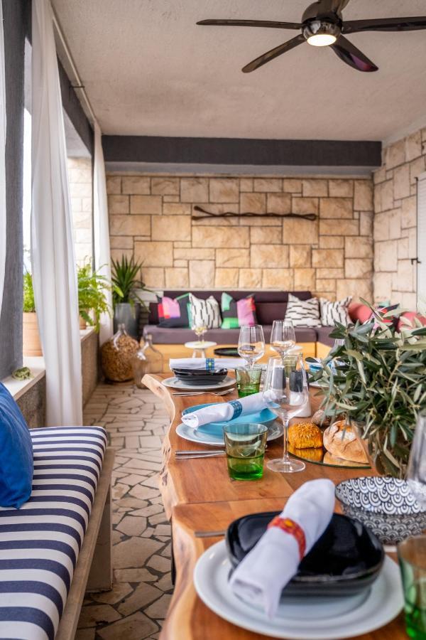 Apartment Lota With Heated Pool On Top Location Supetar Exterior photo