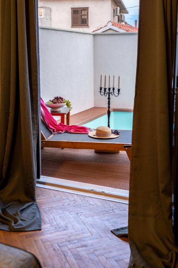Apartment Lota With Heated Pool On Top Location Supetar Exterior photo