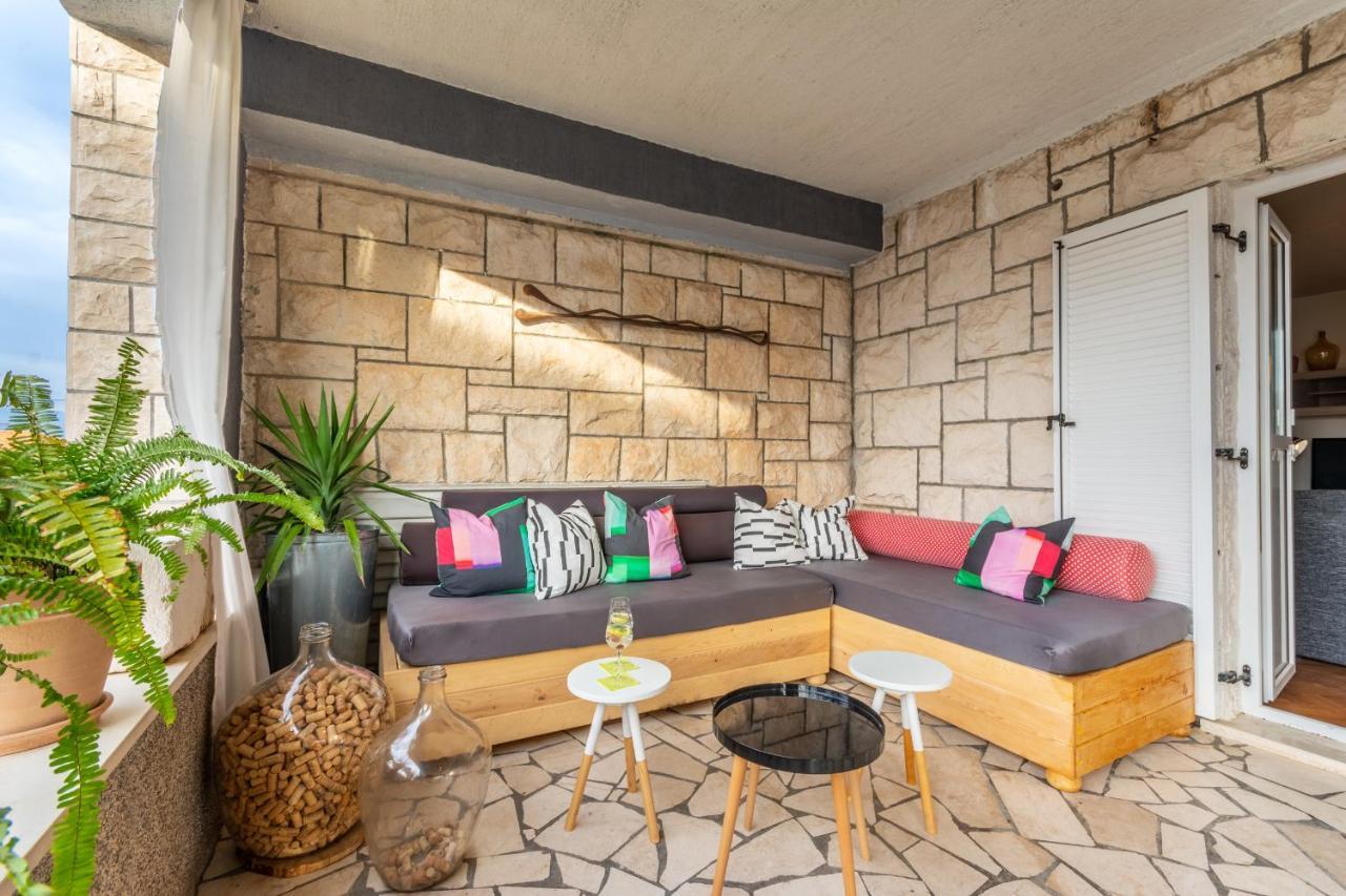 Apartment Lota With Heated Pool On Top Location Supetar Exterior photo