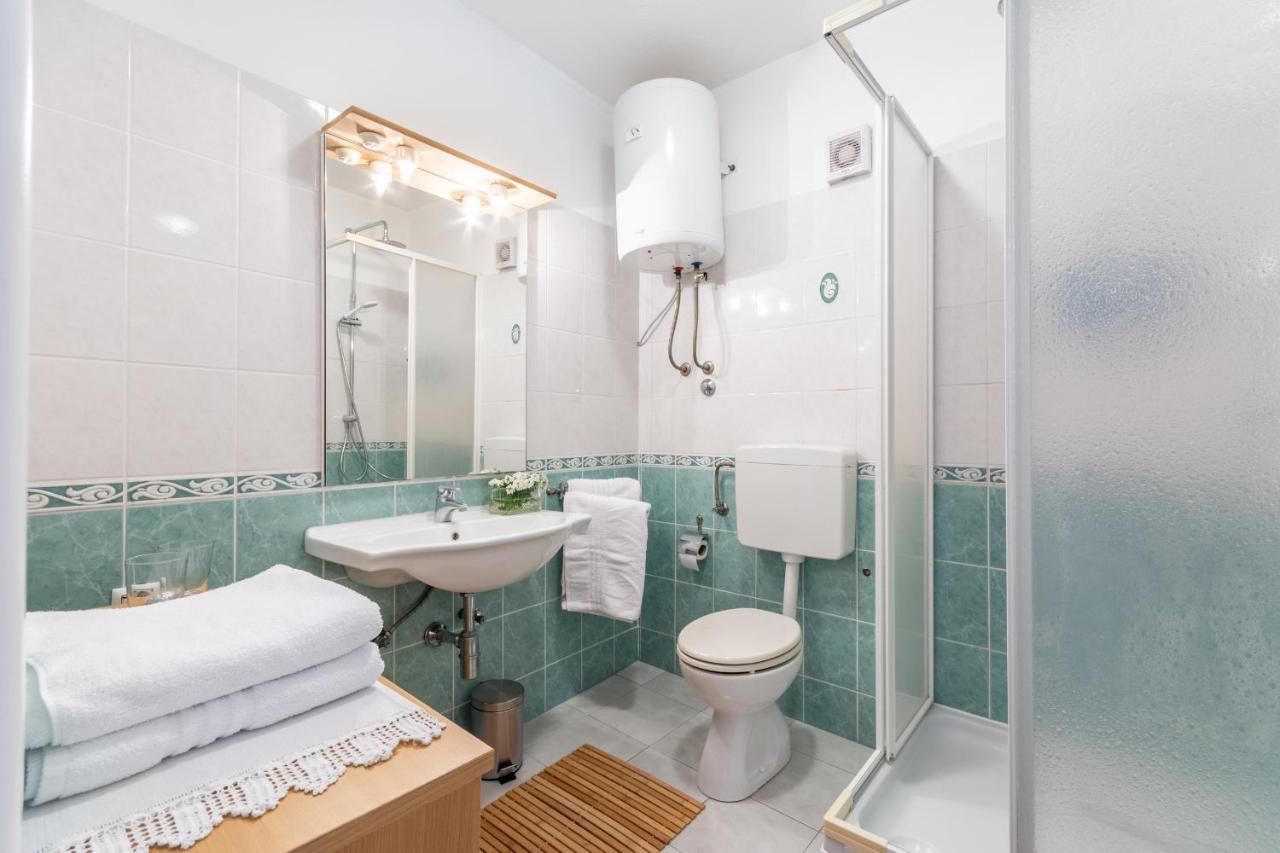 Apartment Lota With Heated Pool On Top Location Supetar Exterior photo